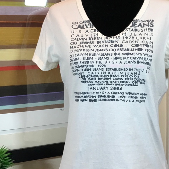 Calvin Klein Women’s White Short Sleeve V-Neck LogoT-Shirt - Picture 12 of 12